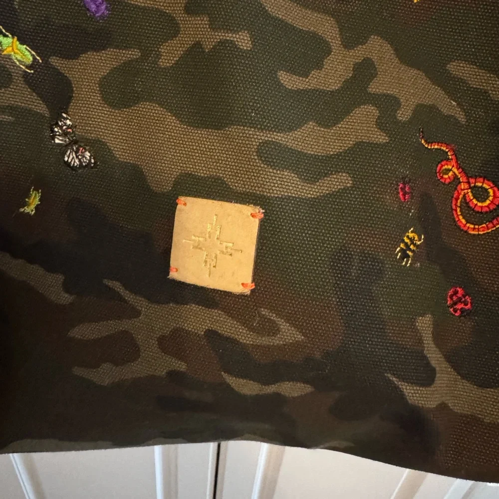 India Hicks fortune camouflage tote. Like new. Highly collectible 24x13x12